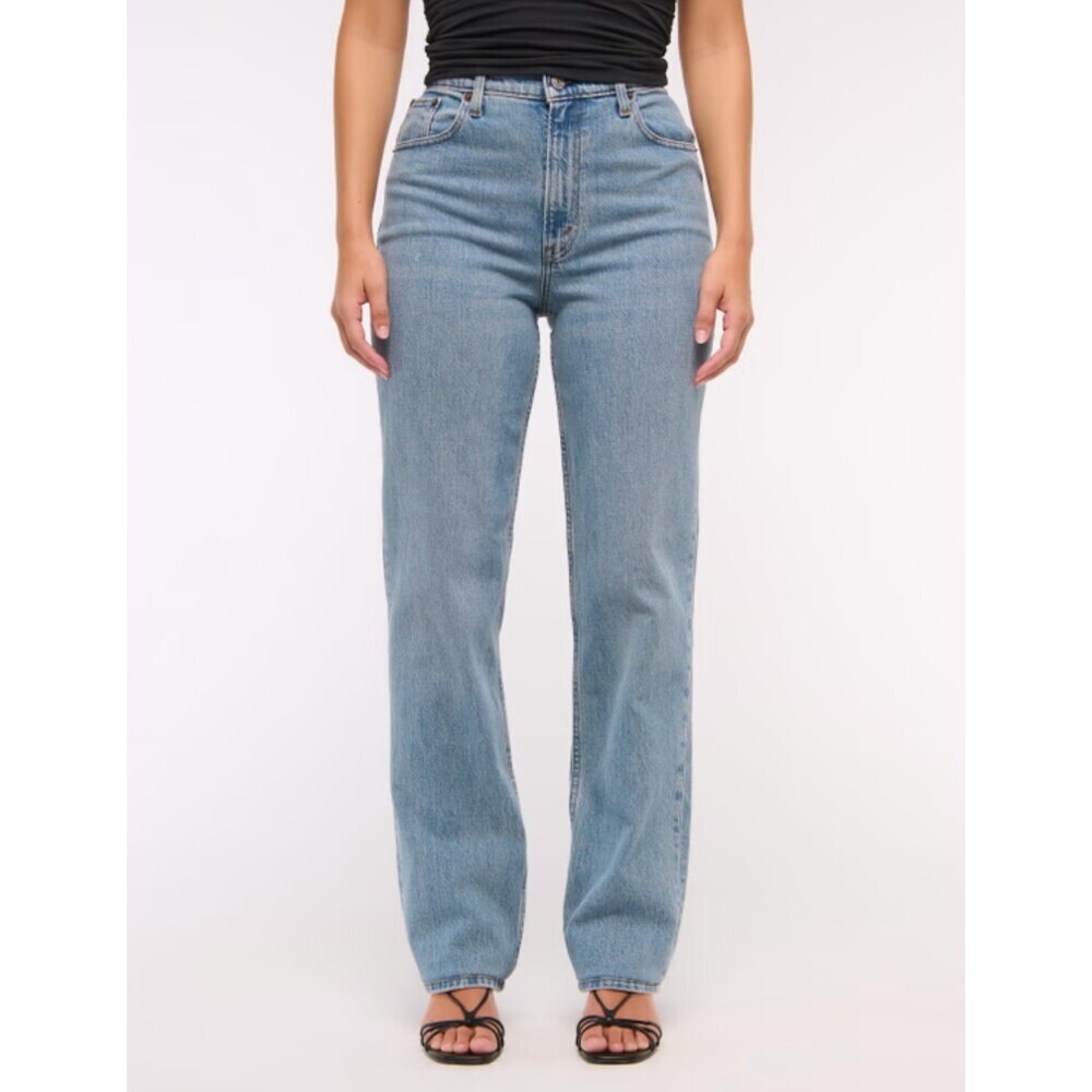 Abercrombie Curve Love Ultra High Rise 90s Straight Jean in Light Wash Size 26